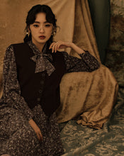 Load image into Gallery viewer, Vintage Floral Pleated Tie Long Dress