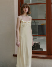 Load image into Gallery viewer, British-style Glossy Satin Ruffled Collar, Elegant Fit Long Dress