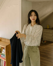 Load image into Gallery viewer, Floral Ruffled Chiffon Blouse