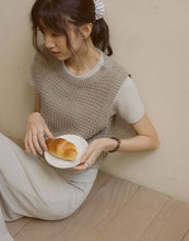 Load image into Gallery viewer, Simple Basket Empty Knitted Vest
