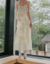 Load image into Gallery viewer, Retro Three-Dimensional Lace Flora Long Skirt(Beige color need to preorder)