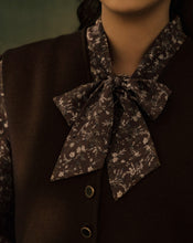 Load image into Gallery viewer, Vintage Floral Pleated Tie Long Dress