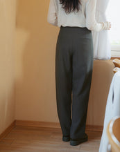 Load image into Gallery viewer, Slim Pleated Suit Trousers