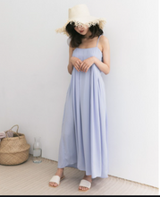 Load image into Gallery viewer, PLEATED-BACK LONG DRESS