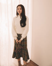 Load image into Gallery viewer, Soft Short Puff Sleeves Collar Sweater
