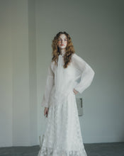 Load image into Gallery viewer, Through-muscle Tulle Sleeve Blouse (With Tie)
