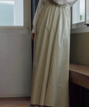 Load image into Gallery viewer, COTTON ELASTICATED-DRAWSTRING MIDI SKIRT
