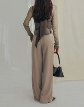 Load image into Gallery viewer, Front Pleated Suit Pants
