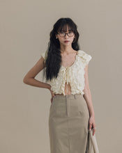Load image into Gallery viewer, Creped Stitched Lace Top
