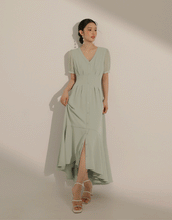Load image into Gallery viewer, V-neck Puff Sleeve Waist-trissed Mermaid Long Dress

