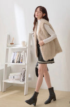 Load image into Gallery viewer, Faux Fur Long-Haired Vest
