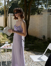 Load image into Gallery viewer, British-style Glossy Satin Ruffled Collar, Elegant Fit Long Dress
