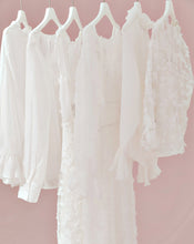 Load image into Gallery viewer, French style Blockbuster Three-Dimensional Lace Crop Blouse (W/Lining)
