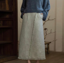 Load image into Gallery viewer, Frayed Hem A-Line Midi Skirt
