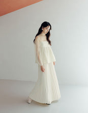 Load image into Gallery viewer, Simple Temperament Back Elastic Belt Pleated Long Skirt
