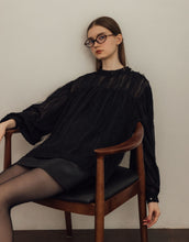 Load image into Gallery viewer, Turtleneck Three-dimensional Yarn Sheer Puffy Sleeve Blouse
