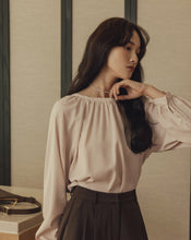 Load image into Gallery viewer, Puff Sleeves Two Ways Blouse

