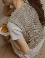 Load image into Gallery viewer, Simple Basket Empty Knitted Vest
