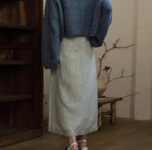 Load image into Gallery viewer, Frayed Hem A-Line Midi Skirt
