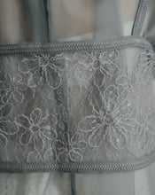 Load image into Gallery viewer, Small Flower Lace Breathable Vest
