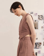 Load image into Gallery viewer, Texture Cut Suit Vest
