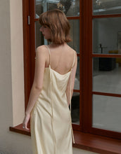 Load image into Gallery viewer, British-style Glossy Satin Ruffled Collar, Elegant Fit Long Dress
