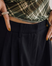 Load image into Gallery viewer, Slim Pleated Cotton Suit Pants
