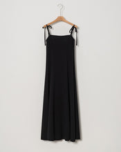Load image into Gallery viewer, Cups Attached Slim-Fitting Long Dress
