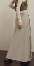 Load image into Gallery viewer, Misty Glossy Pleated And Ankle Skirt
