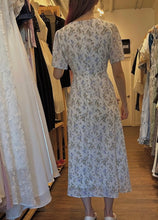 Load image into Gallery viewer, French Style Floral Retro Iris Slim Dress
