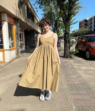 Load image into Gallery viewer, V-Neck Pleated Long Dress
