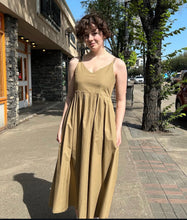 Load image into Gallery viewer, V-Neck Pleated Long Dress

