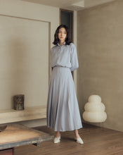 Load image into Gallery viewer, Misty Satin Wide Pleated Long skirt
