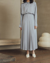 Load image into Gallery viewer, Misty Satin Wide Pleated Long skirt
