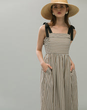 Load image into Gallery viewer, Tie Waist Colour Matching Stripes Dress
