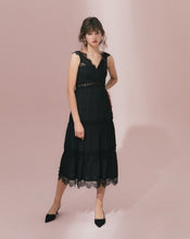 Load image into Gallery viewer, Temperament Stitching Beauty Back Dress
