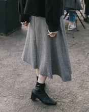 Load image into Gallery viewer, HOUNDSTOOTH WOOLEN FRAYED TRIM FULL SKIRT
