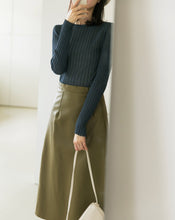 Load image into Gallery viewer, Vintage Leather Pleated Midi-skirt
