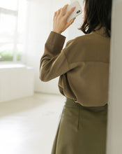 Load image into Gallery viewer, Vintage Leather Pleated Midi-skirt
