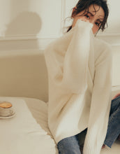 Load image into Gallery viewer, Pit Pattern Small Round Neck Thick Pound Sweater
