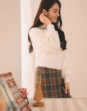 Load image into Gallery viewer, Soft Short Puff Sleeves Collar Sweater
