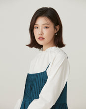 Load image into Gallery viewer, Ruffle Collar Crease CropTop
